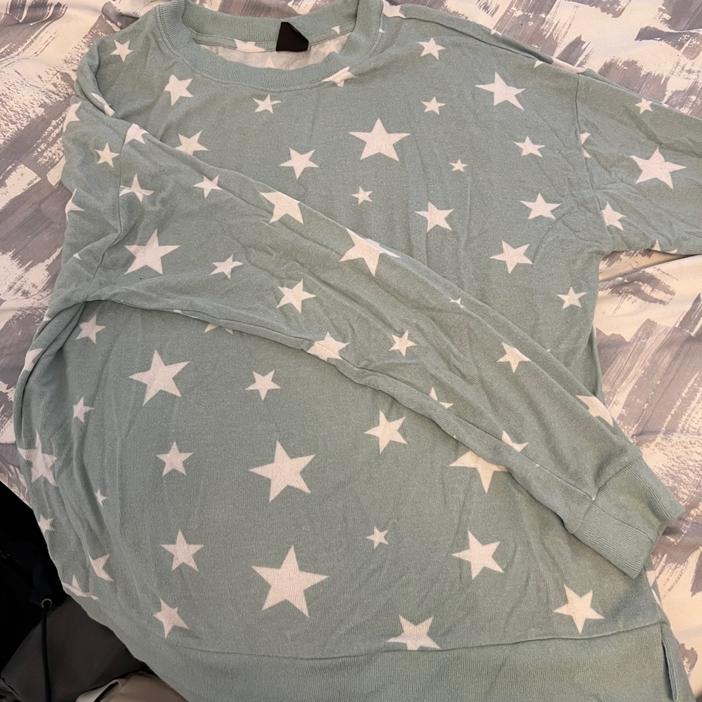 Teal top with white stars